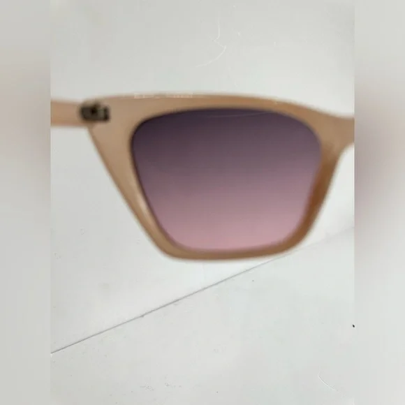 😎 Stylish and Chic! New Call It Spring Beige Sunglasses 🕶️ - Picture 4 of 4
